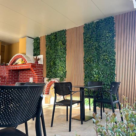 House Pollo Hotel Ксамил Екстериор снимка
