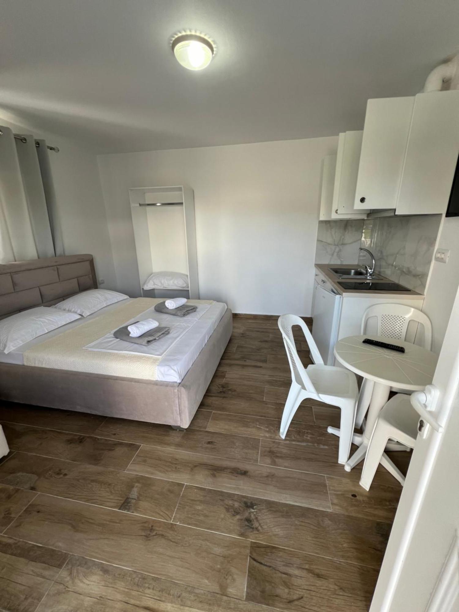 House Pollo Hotel Ксамил Екстериор снимка