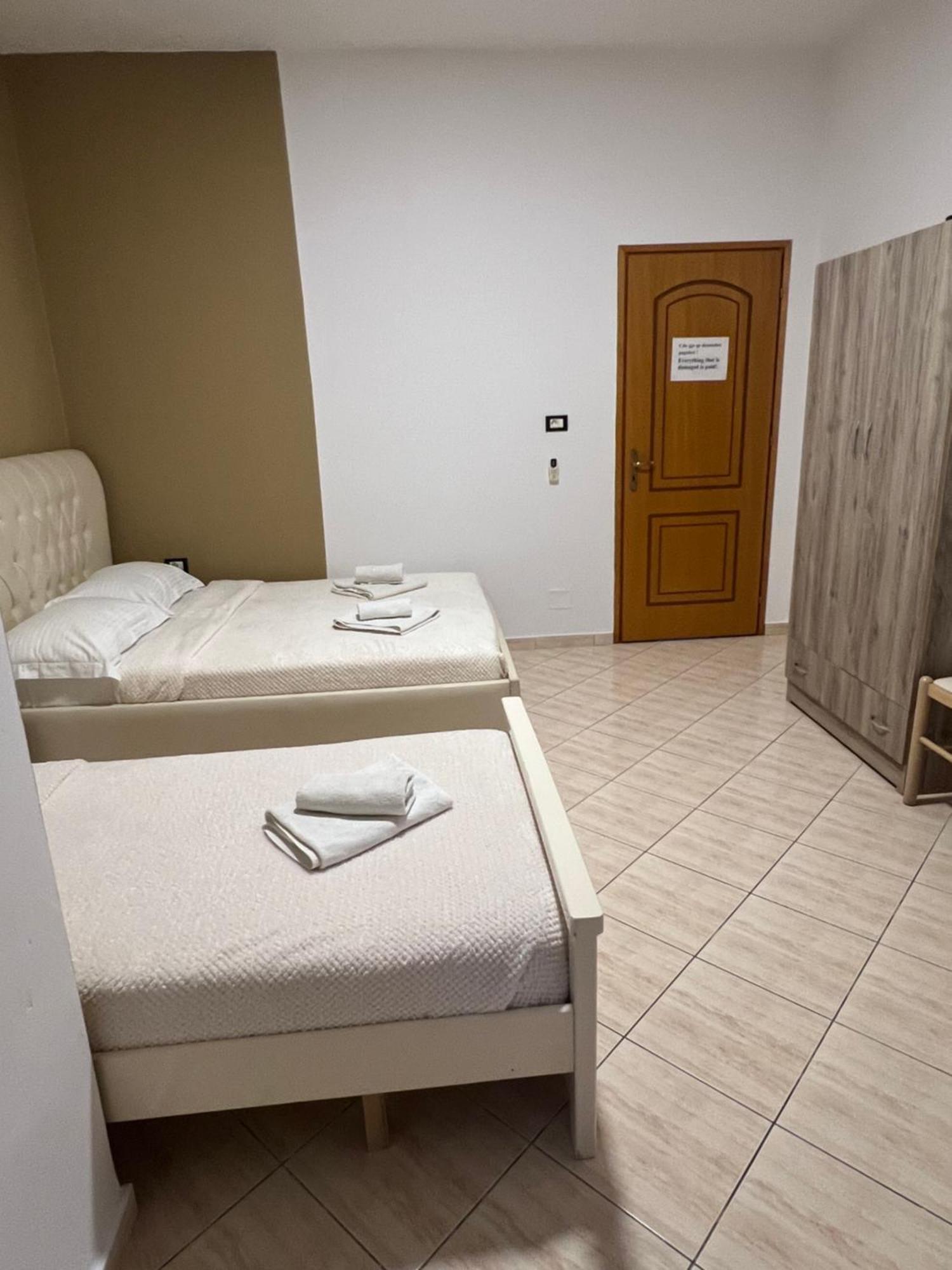 House Pollo Hotel Ксамил Екстериор снимка
