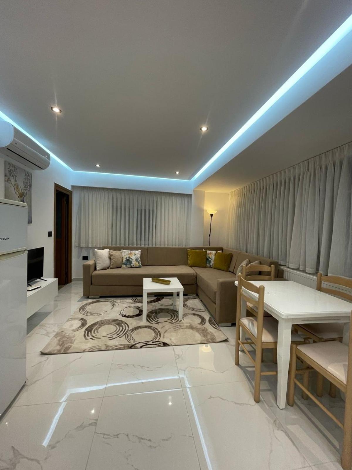 House Pollo Hotel Ксамил Екстериор снимка